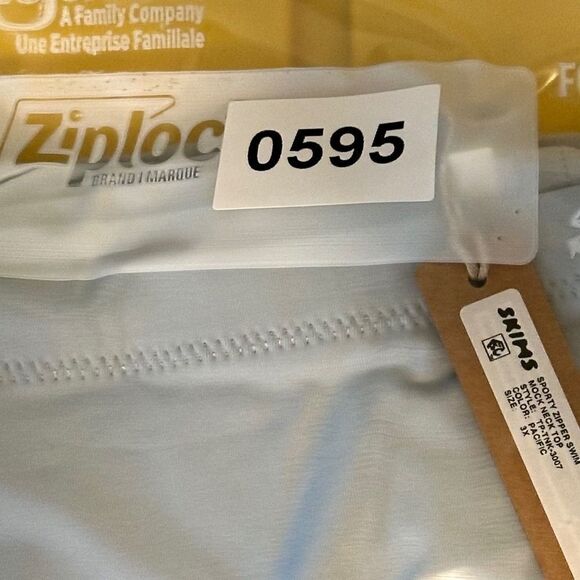 SKIMS Women's Swim Mock Neck Top Blue Sleeveless Front Zipper Size 3X - Picture 7 of 7